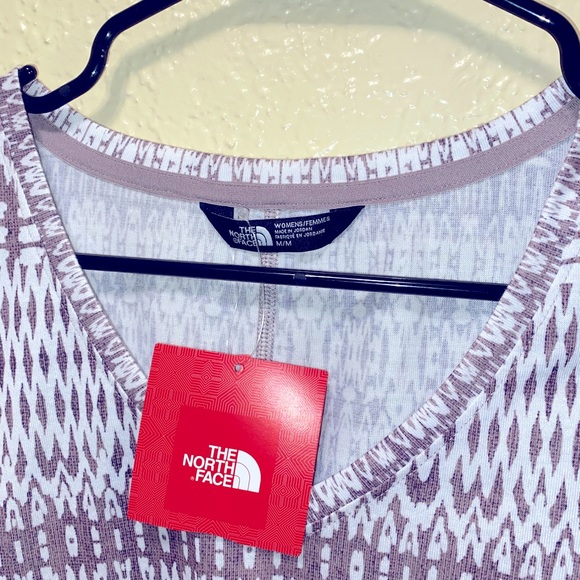 Women’s North face long sleeve - Picture 6 of 6